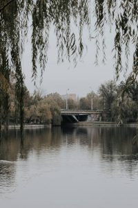 La pas prin zona Titan